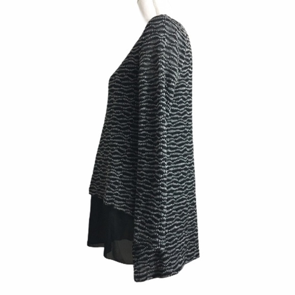 Papillon long sleeve knit layered hem top. Small - Picture 4 of 10
